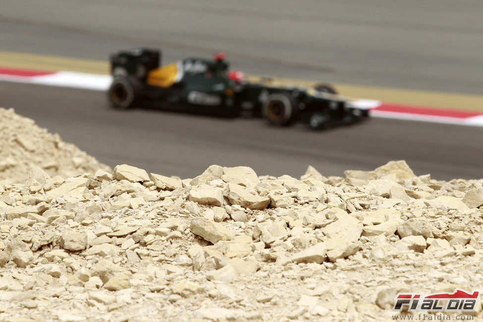 Heikki Kovalainen en el desierto de Baréin