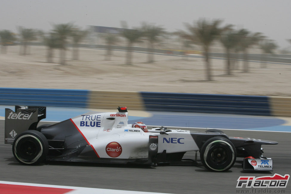 Kamui Kobayashi con las gomas medias en los libres 3 de Baréin