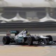 Nico Rosberg lucha por marcar el mejor crono de Q3