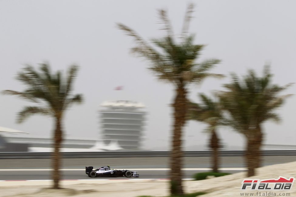 Bruno Senna rueda en los terceros libres de Baréin