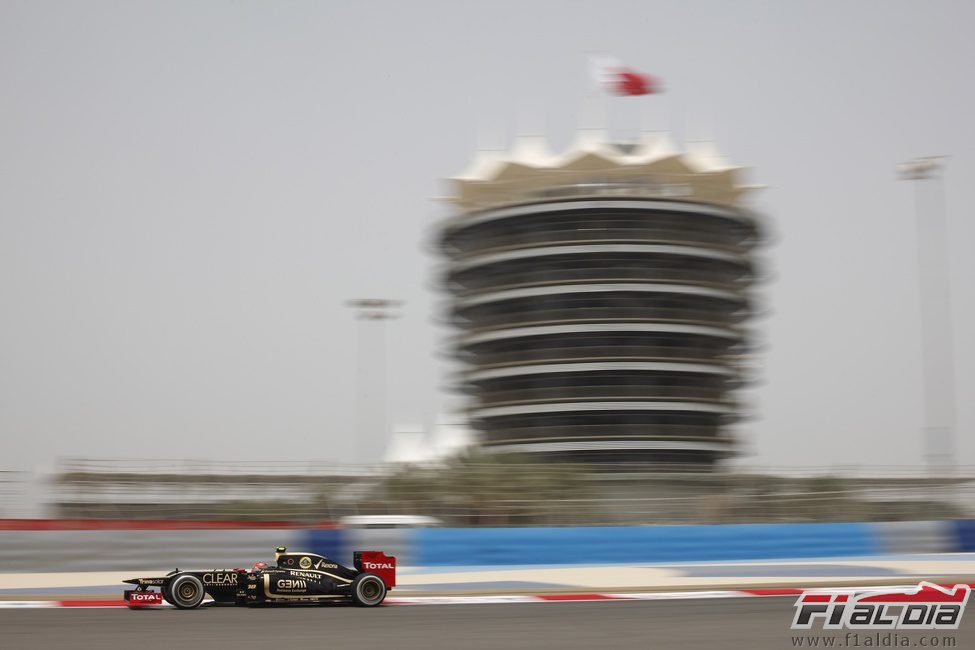 Romain Grosjean exprime su E20 en Sakhir