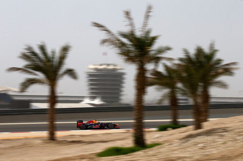Sebastian Vettel con su RB8 en el circuito de Sakhir