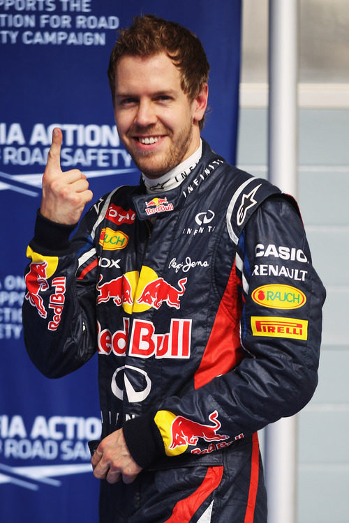 Sebastian Vettel vuelve a sacar su dedo para celebrar una pole