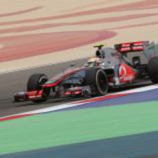 Lewis Hamilton exprime su MP4-27 en Sakhir