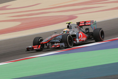 Lewis Hamilton exprime su MP4-27 en Sakhir