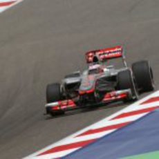 Jenson Button exprime su monoplaza en Sakhir