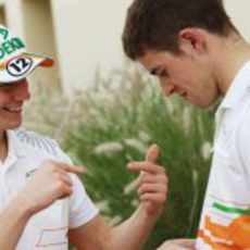 Di Resta y Hülkenberg hablan antes de que comience la clasificación