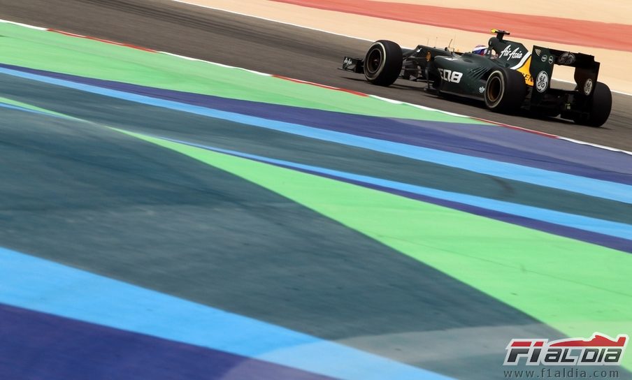 Vitaly Petrov en durante una vuelta de clasificación en Baréin