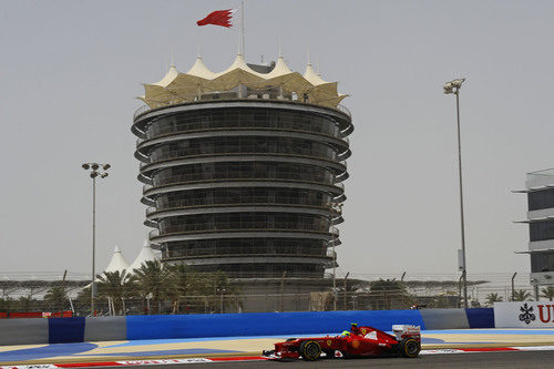 Felipe Massa rueda con el F2012 en Baréin