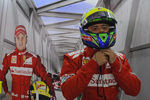 Felipe Massa se pone su casco