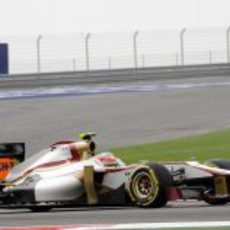 Narain Karthikeyan con su F112 durante el GP de Baréin 2012