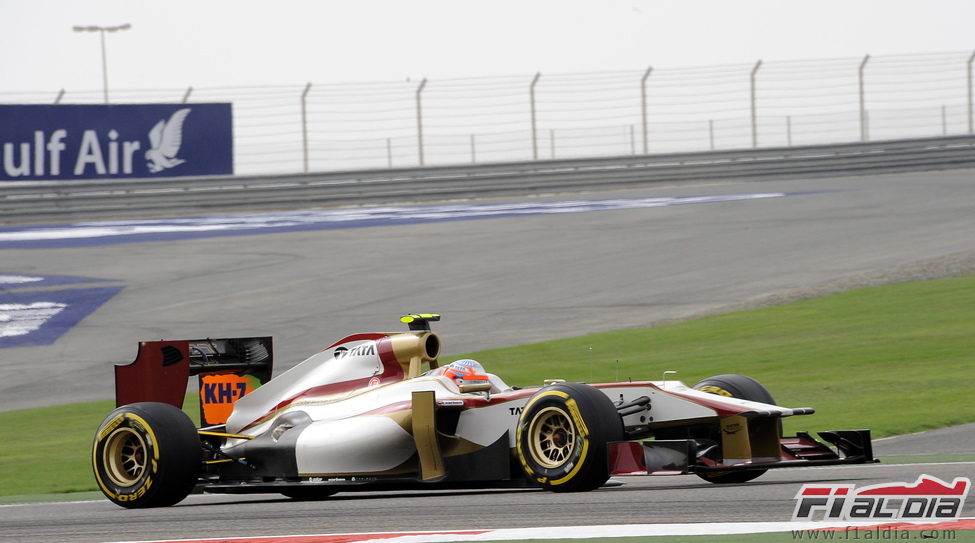 Narain Karthikeyan con su F112 durante el GP de Baréin 2012