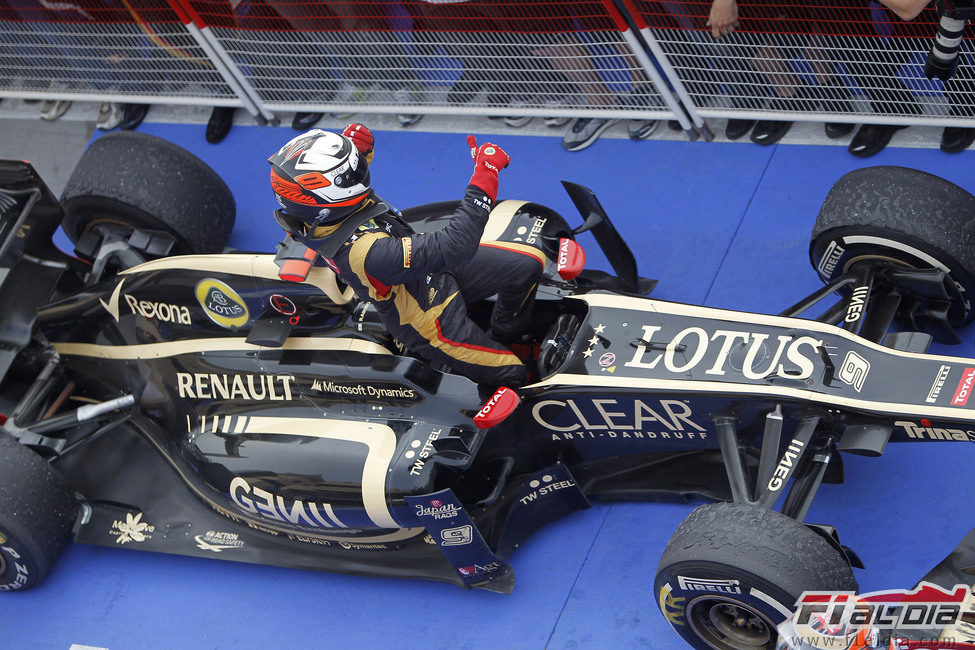 Kimi Räikkönen celebra su segunda posición en Baréin