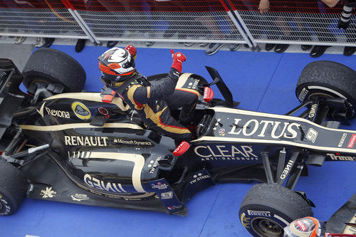 Kimi Räikkönen celebra su segunda posición en Baréin