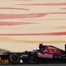 Daniel Ricciardo exprime su STR7 en carrera