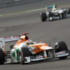 Paul di Resta avanza al volante del VJM05