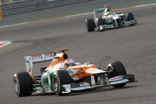 Paul di Resta avanza al volante del VJM05