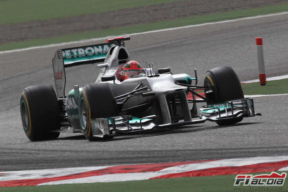 Michael Schumacher durante la carrera en Sakhir