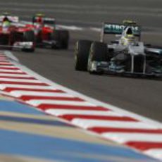 Nico Rosberg completa una vuelta más en Sakhir