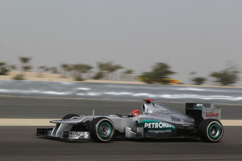 Michael Schumacher exprime su W03 en Sakhir