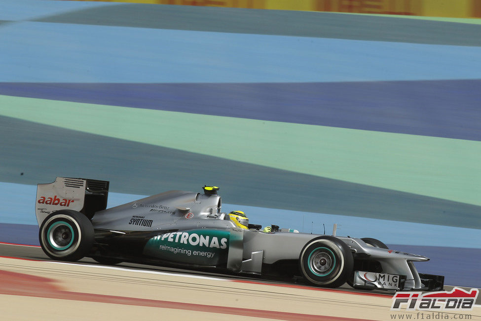 Nico Rosberg completa una vuelta antes de hacer su parada