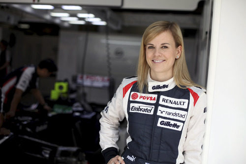 Susie Wolff en el box del equipo Williams