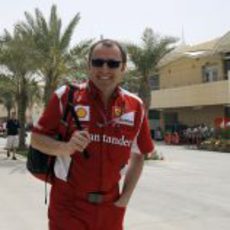 Stefano Domenicali sonríe a la entrada al paddock