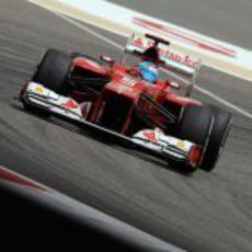 Fernando Alonso rueda en Barein con el F2012