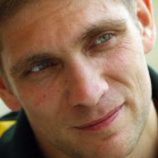 Vitaly Petrov se pone serio