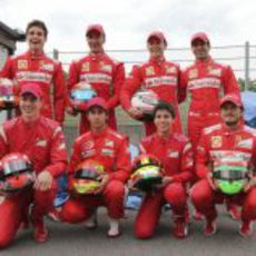 Posan todos los pilotos de la Scuderia juntos