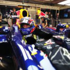 Mark Webber sentado en el RB8 en Mugello