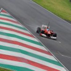 Fernando Alonso con el Ferrari F2012 en los test de Mugello