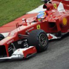 Fernando Alonso pilota el Ferrari F2012 en los test de Mugello