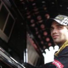 Jérôme D'Ambrosio en el muro del equipo Lotus en Mugello