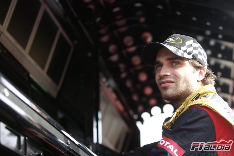 Jérôme D'Ambrosio en el muro del equipo Lotus en Mugello