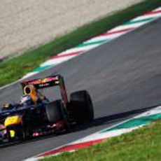 Sebastian Vettel rueda durante los test de Mugello
