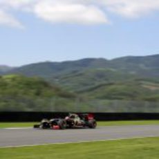 Romain Grosjean pilotando sobre el circuito de Mugello