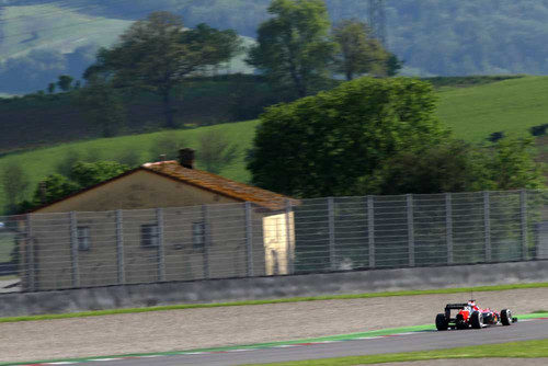 Charles Pic rueda en los test de Mugello