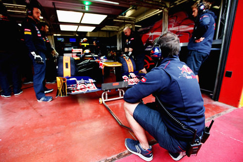 Toro Rosso se prepara para sacar su coche a pista
