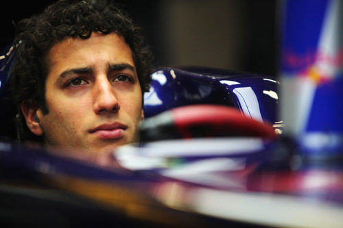 Daniel Ricciardo en el box de Toro Rosso
