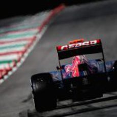 Daniel Ricciardo sale del pitlane de Mugello