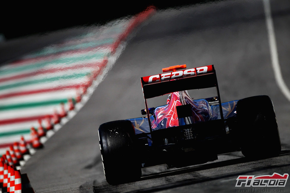 Daniel Ricciardo sale del pitlane de Mugello