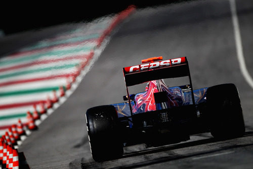 Daniel Ricciardo sale del pitlane de Mugello
