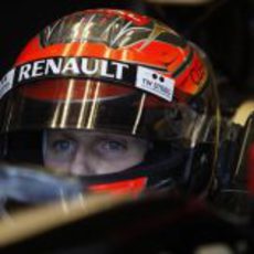 Romain Grosjean se prepara para salir a pista en Mugello