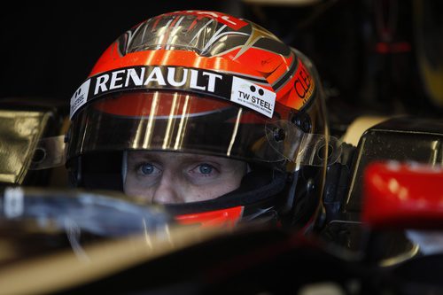 Romain Grosjean se prepara para salir a pista en Mugello