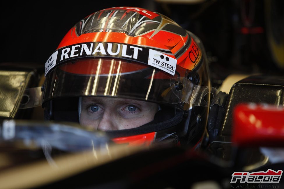 Romain Grosjean se prepara para salir a pista en Mugello