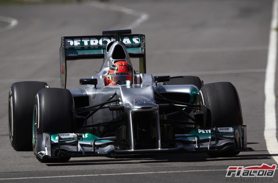 Michael Schumacher afronta los tests