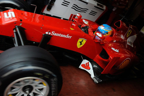 Fernando Alonso preparado para salir a pista