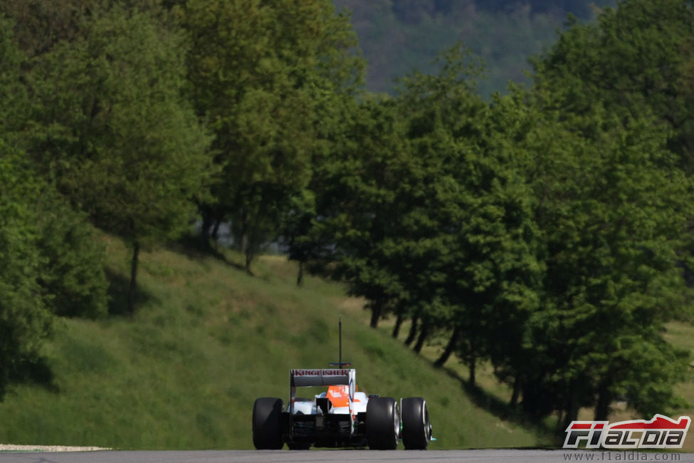 Nico Hülkenberg bajo el paisaje de Mugello