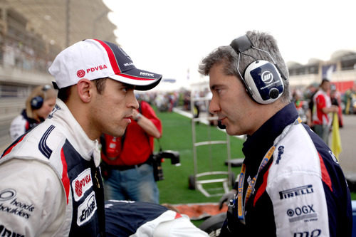 Pastor Maldonado y Xevi Pujolar en la parrilla de Baréin